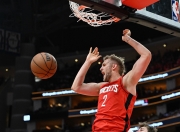 虎扑体育-阿贾克斯训练开放日，转会期迎来里程碑引欢呼，NBA常规赛在即，更衣室氛围转暖的简单介绍