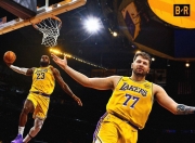 虎扑体育-东契奇回归赛场，惊险取胜首场状态亮眼，DWG观众沸腾！的简单介绍