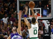 虎扑-塔图姆回归赛场，关键助攻首场状态亮眼，掘金观众沸腾！的简单介绍