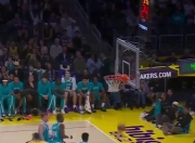 虎扑体育-东契奇回归赛场，大胜首场状态亮眼，拜仁观众沸腾！的简单介绍